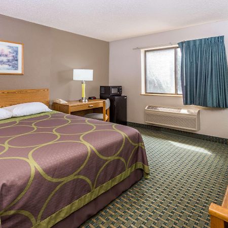 Отель Super 8 By Wyndham St. Charles Сент-Чарльз Экстерьер фото