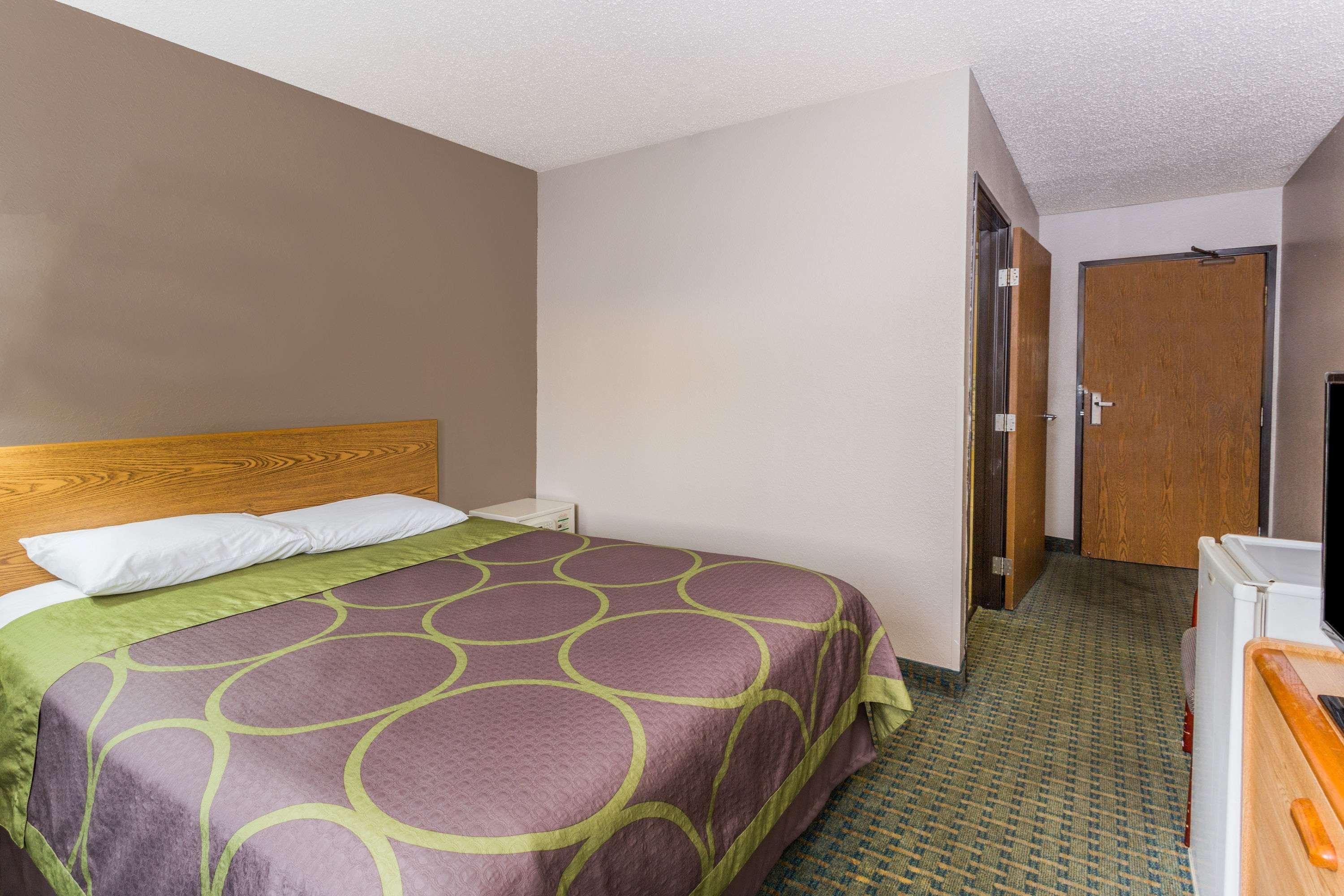 Отель Super 8 By Wyndham St. Charles Сент-Чарльз Экстерьер фото